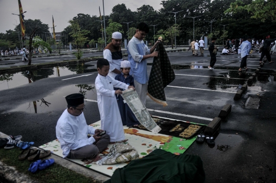 Khusyuk Jemaah Muhammadiyah Salat Idulfitri 1444 H di Pacuan Kuda