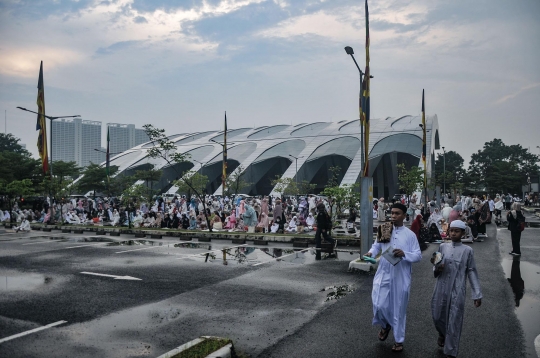 Khusyuk Jemaah Muhammadiyah Salat Idulfitri 1444 H di Pacuan Kuda