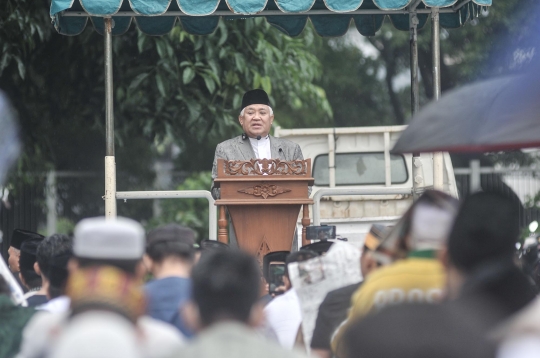 Khusyuk Jemaah Muhammadiyah Salat Idulfitri 1444 H di Pacuan Kuda