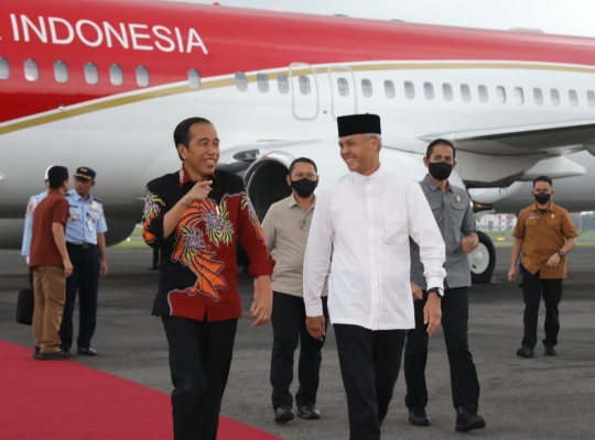 Usai Diumumkan jadi Capres PDIP, Ganjar Naik Pesawat Bareng Jokowi