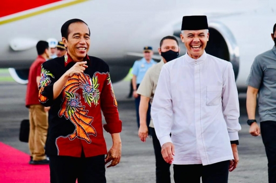 Usai Diumumkan jadi Capres PDIP, Ganjar Naik Pesawat Bareng Jokowi