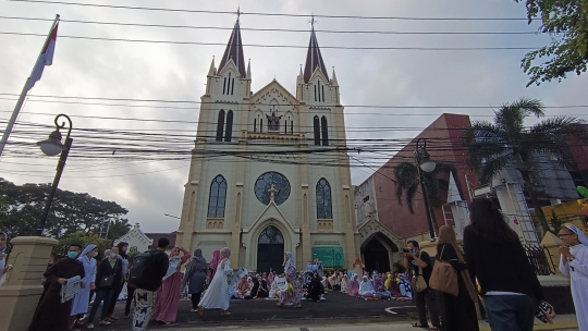 Indahnya Toleransi, Gereja di Malang Sediakan Halaman untuk Salat Idulfitri