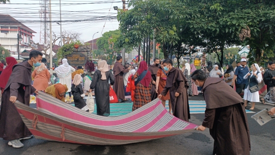 Indahnya Toleransi, Gereja di Malang Sediakan Halaman untuk Salat Idulfitri