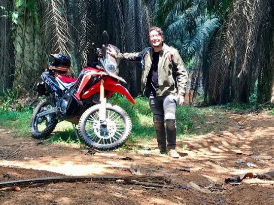 Deretan Artis ini Hobi Naik Motor Trail, Ada yang Sampai Ikut Kompetisi