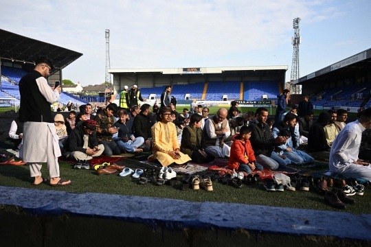 Melihat Salat Id di Stadion Tranmere Rovers, Klub Liga Inggris Milik Orang Indonesia