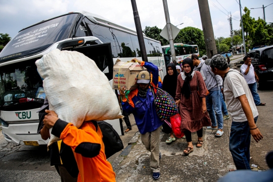 Arus Balik Pemudik Lebaran 2023 Padati Terminal Kampung Rambutan