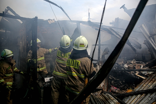 Di Tengah Cuaca Panas, Permukiman Kampung Muka di Pademangan Ludes Terbakar