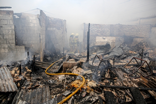 Di Tengah Cuaca Panas, Permukiman Kampung Muka di Pademangan Ludes Terbakar
