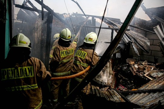 Di Tengah Cuaca Panas, Permukiman Kampung Muka di Pademangan Ludes Terbakar