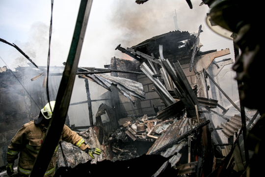 Di Tengah Cuaca Panas, Permukiman Kampung Muka di Pademangan Ludes Terbakar