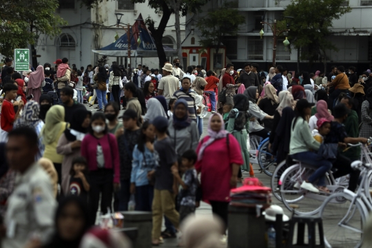 H+3 Lebaran, Warga Habiskan Waktu Liburan ke Kota Tua