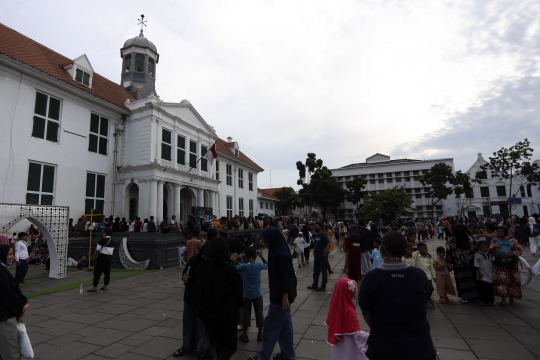 H+3 Lebaran, Warga Habiskan Waktu Liburan ke Kota Tua