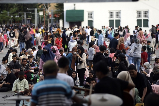 H+3 Lebaran, Warga Habiskan Waktu Liburan ke Kota Tua