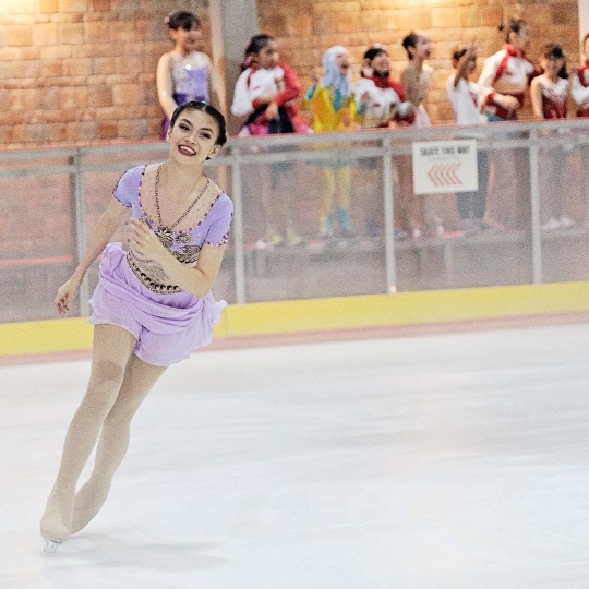 Jadi Atlet Ice Skating, ini 6 Potret Sasi Asmara Anak Anjasmara saat