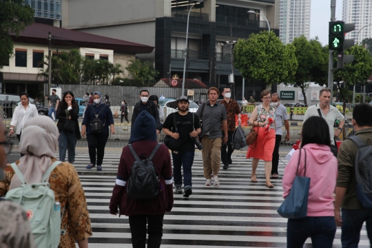 Suasana Jam Pulang Kantor Usai Cuti Lebaran di Kawasan Sudirman