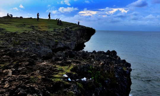 Potret Keindahan Alam Tersembunyi di Pantai Honeymoon Jimbaran