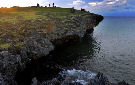 Potret Keindahan Alam Tersembunyi di Pantai Honeymoon Jimbaran