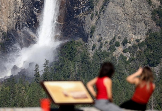 Ancaman Banjir Bandang Dibalik Keindahan Air Terjun di Taman Nasional Yosemite