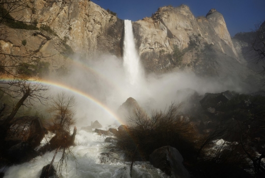 Ancaman Banjir Bandang Dibalik Keindahan Air Terjun di Taman Nasional Yosemite