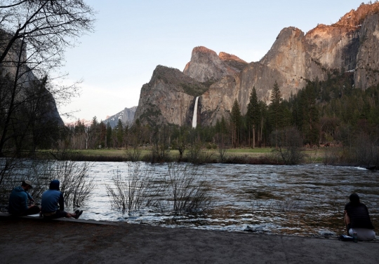 Ancaman Banjir Bandang Dibalik Keindahan Air Terjun di Taman Nasional Yosemite