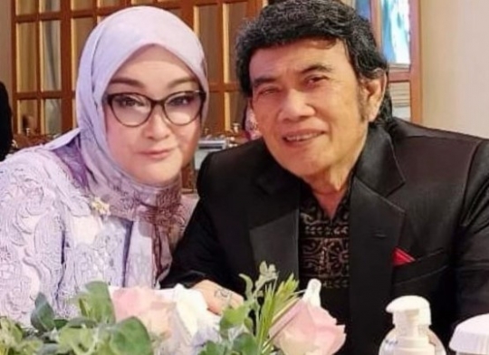 40 Tahun Bersama, Begini Potret Romantis Rhoma Irama dan Ricca Rachim, Bikin Iri