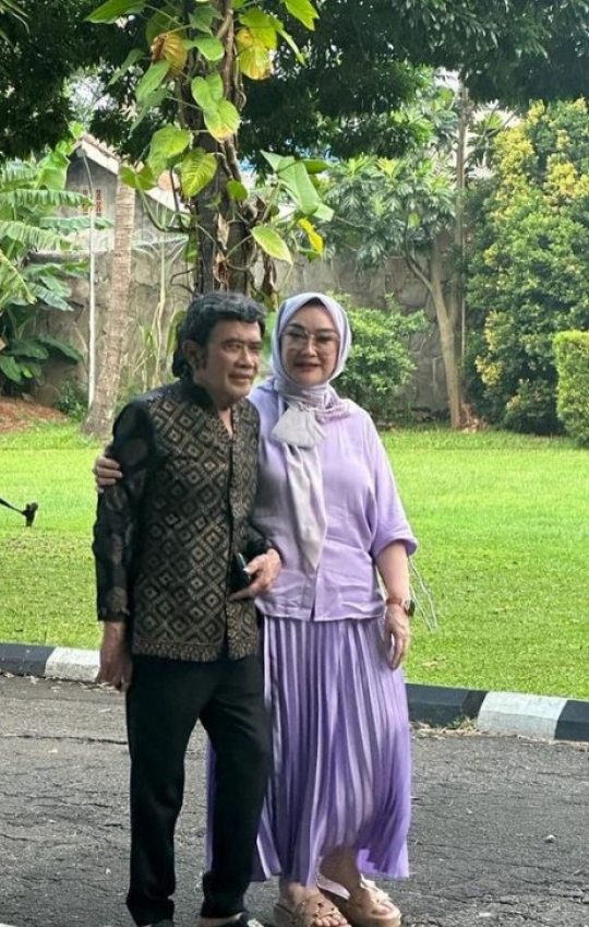 40 Tahun Bersama, Begini Potret Romantis Rhoma Irama dan Ricca Rachim, Bikin Iri