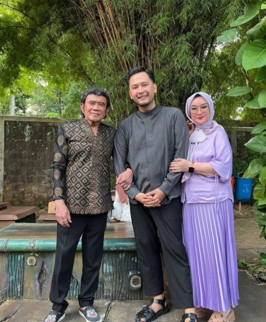 40 Tahun Bersama, Begini Potret Romantis Rhoma Irama dan Ricca Rachim, Bikin Iri