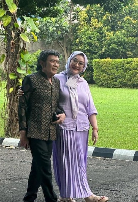 40 Tahun Bersama, Begini Potret Romantis Rhoma Irama dan Ricca Rachim, Bikin Iri