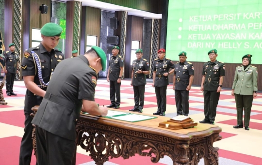 Salam Komando 3 Jenderal TNI, Mayjen Kopassus & Kavaleri di Tengahnya Bintang 4