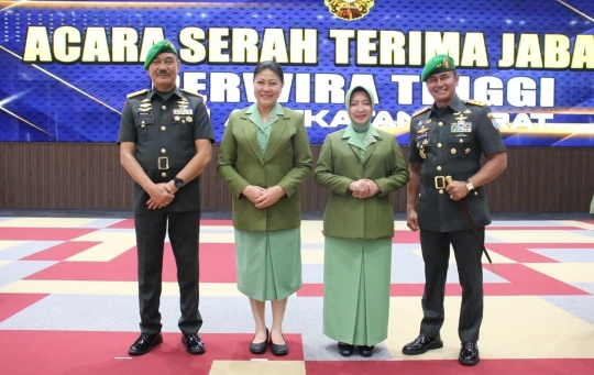 Salam Komando 3 Jenderal TNI, Mayjen Kopassus & Kavaleri di Tengahnya Bintang 4