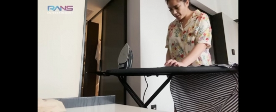 Nagita Slavina & 2 Anaknya Liburan di Singapura, Tanpa Asisten Setrika Baju Sendiri