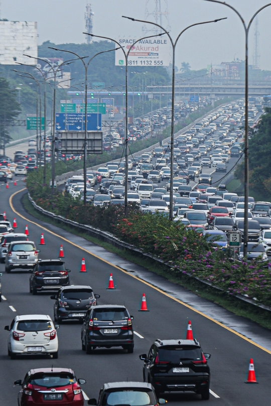 Arus Balik di Tol Jagorawi Padat Merayap