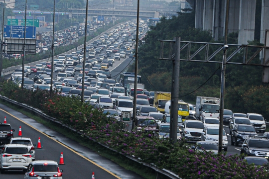 Arus Balik di Tol Jagorawi Padat Merayap