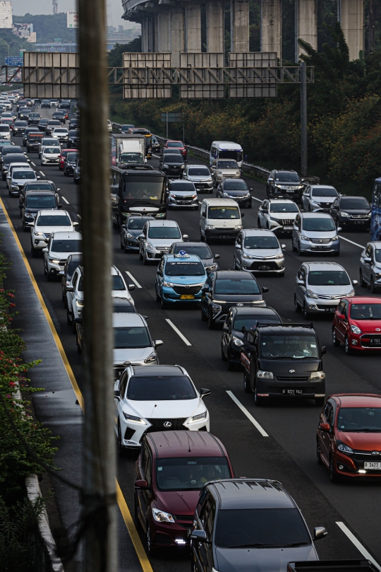 Arus Balik di Tol Jagorawi Padat Merayap