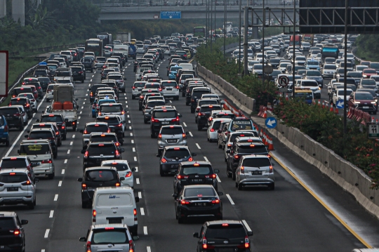 Arus Balik di Tol Jagorawi Padat Merayap