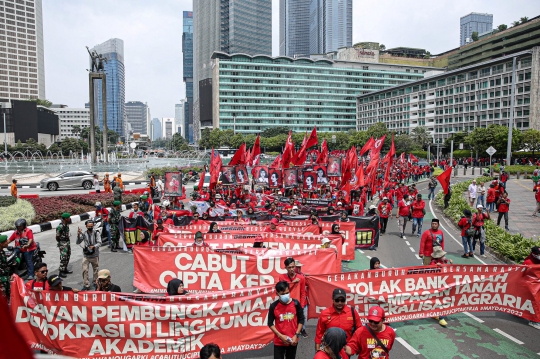 Aksi May Day 2023, Buruh se-Jabotabek Jalan Kaki Menuju Istana Negara