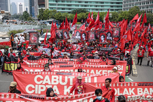 Aksi May Day 2023, Buruh se-Jabotabek Jalan Kaki Menuju Istana Negara