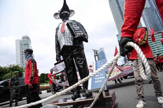 Aksi May Day 2023, Buruh se-Jabotabek Jalan Kaki Menuju Istana Negara