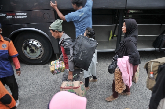 Puncak Arus Balik Lebaran Padati Terminal Kampung Rambutan