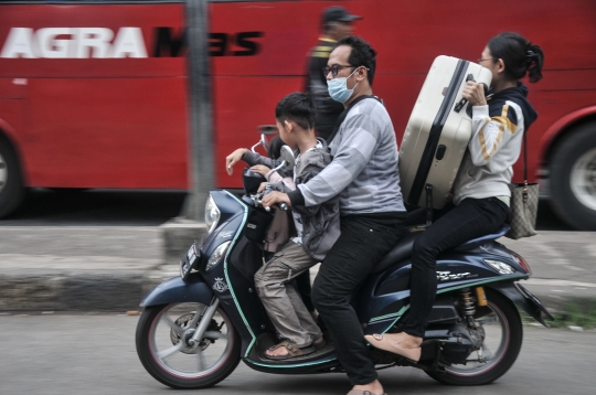 Puncak Arus Balik Lebaran Padati Terminal Kampung Rambutan