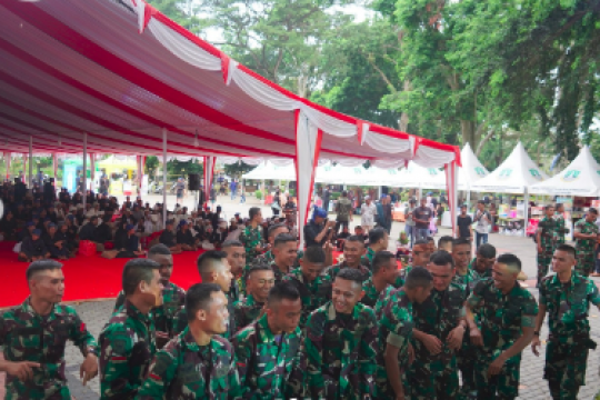 Momen Istimewa Prajurit TNI AD 'Goyang' Masyarakat Adat Baduy, Penuh Keakraban