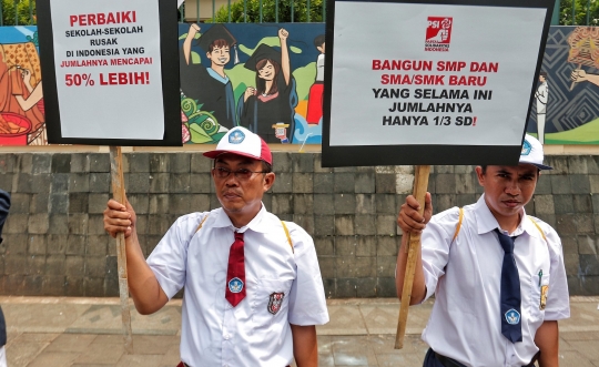 Aksi Revolusi Pendidikan Nasional di Hardiknas