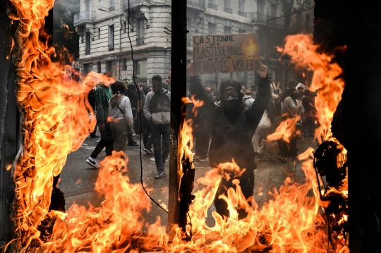 Aksi May Day di Prancis Berujung Ricuh, Ratusan Demonstran Ditangkap