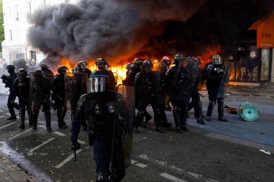 Aksi May Day di Prancis Berujung Ricuh, Ratusan Demonstran Ditangkap