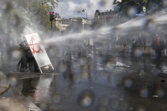 Aksi May Day di Prancis Berujung Ricuh, Ratusan Demonstran Ditangkap