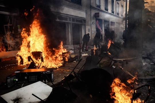 Aksi May Day di Prancis Berujung Ricuh, Ratusan Demonstran Ditangkap