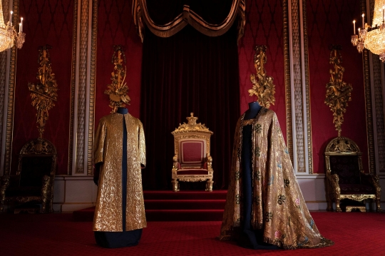 Sakral, Ini Penampakan Jubah Mewah dan Bersejarah untuk Penobatan Raja Charles III