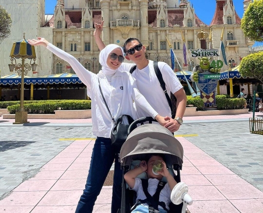 Potret Ganteng dan Gemasnya Athar Anak Citra Kirana & Rezky Aditya di Singapura