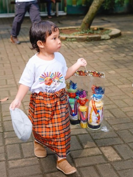 Cinta Budaya Betawi, Intip Ulang Tahun Anak Andien Aisyah yang Bertema Ondel-Ondel