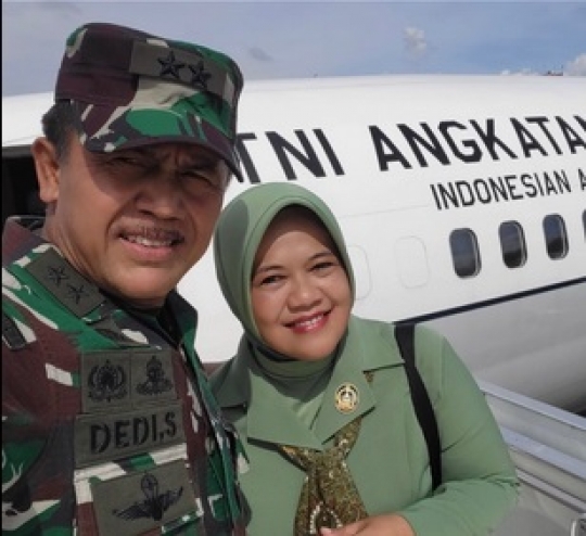 Potret Perjalanan Cinta 32 Tahun Jenderal TNI dengan Istrinya, Romantis Abis